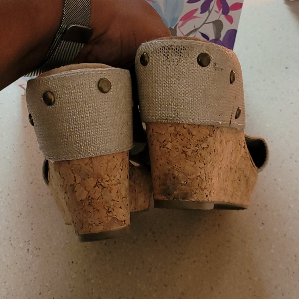 Shoes - Picture 4 of 4